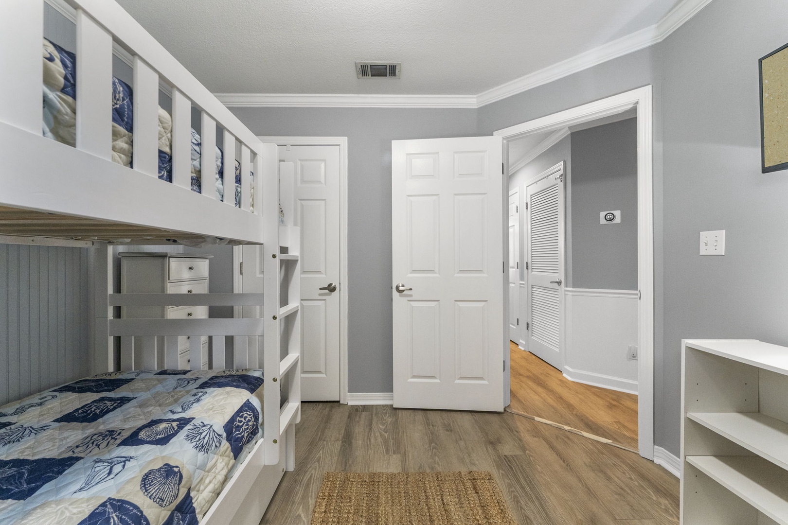 Twin bunk bedroom