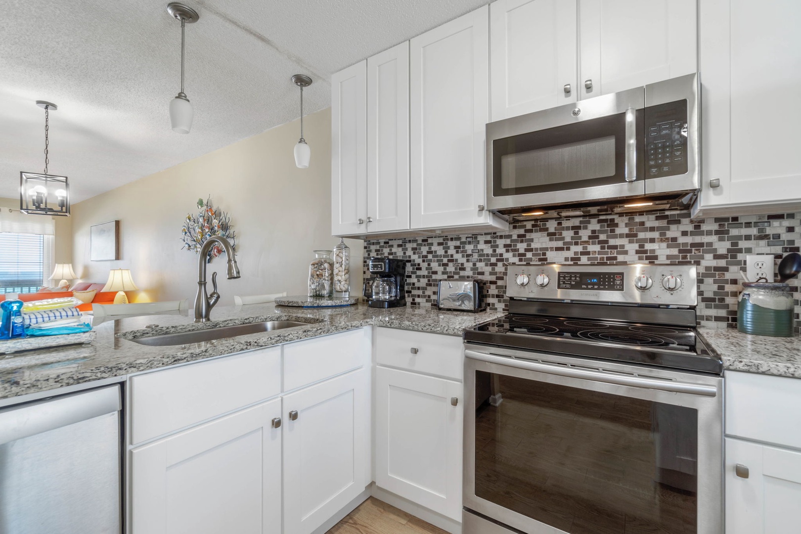 Fully applianced kitchen