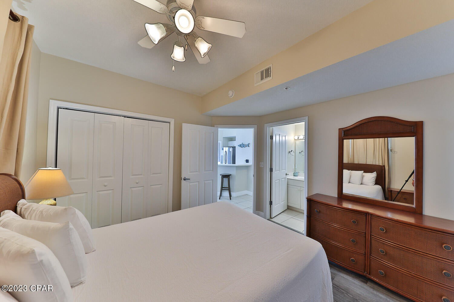 Secondary bathroom with queen bed and ensuite bathroom