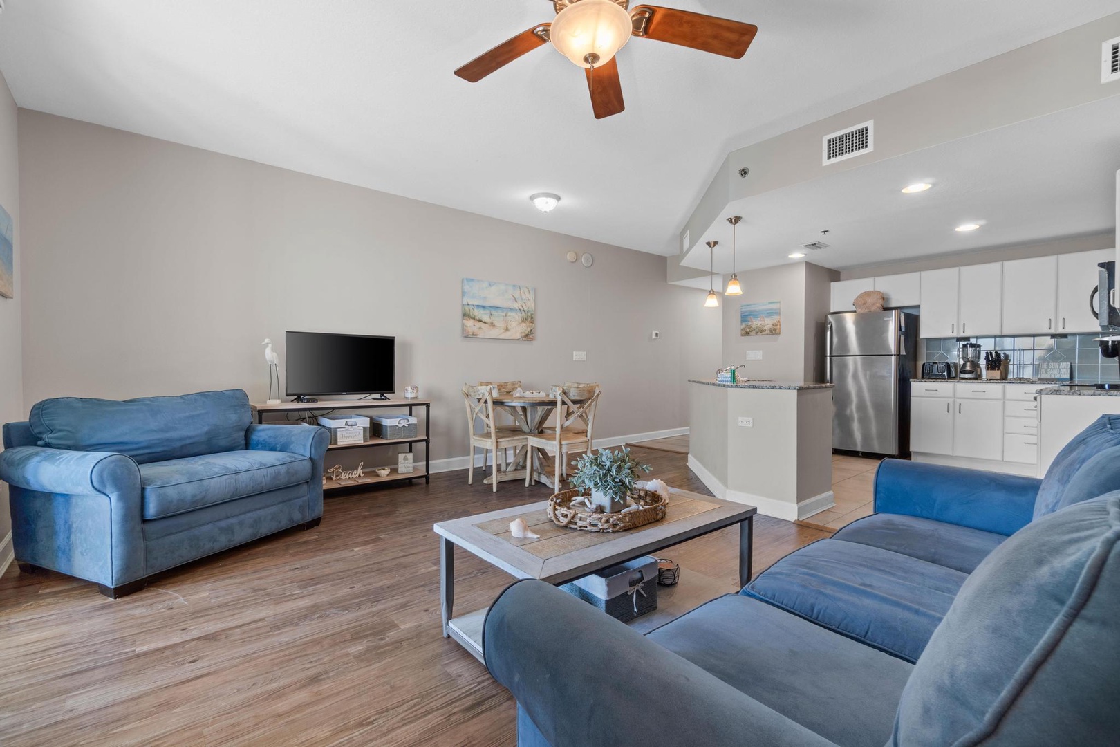 Living room area with flat screen tv