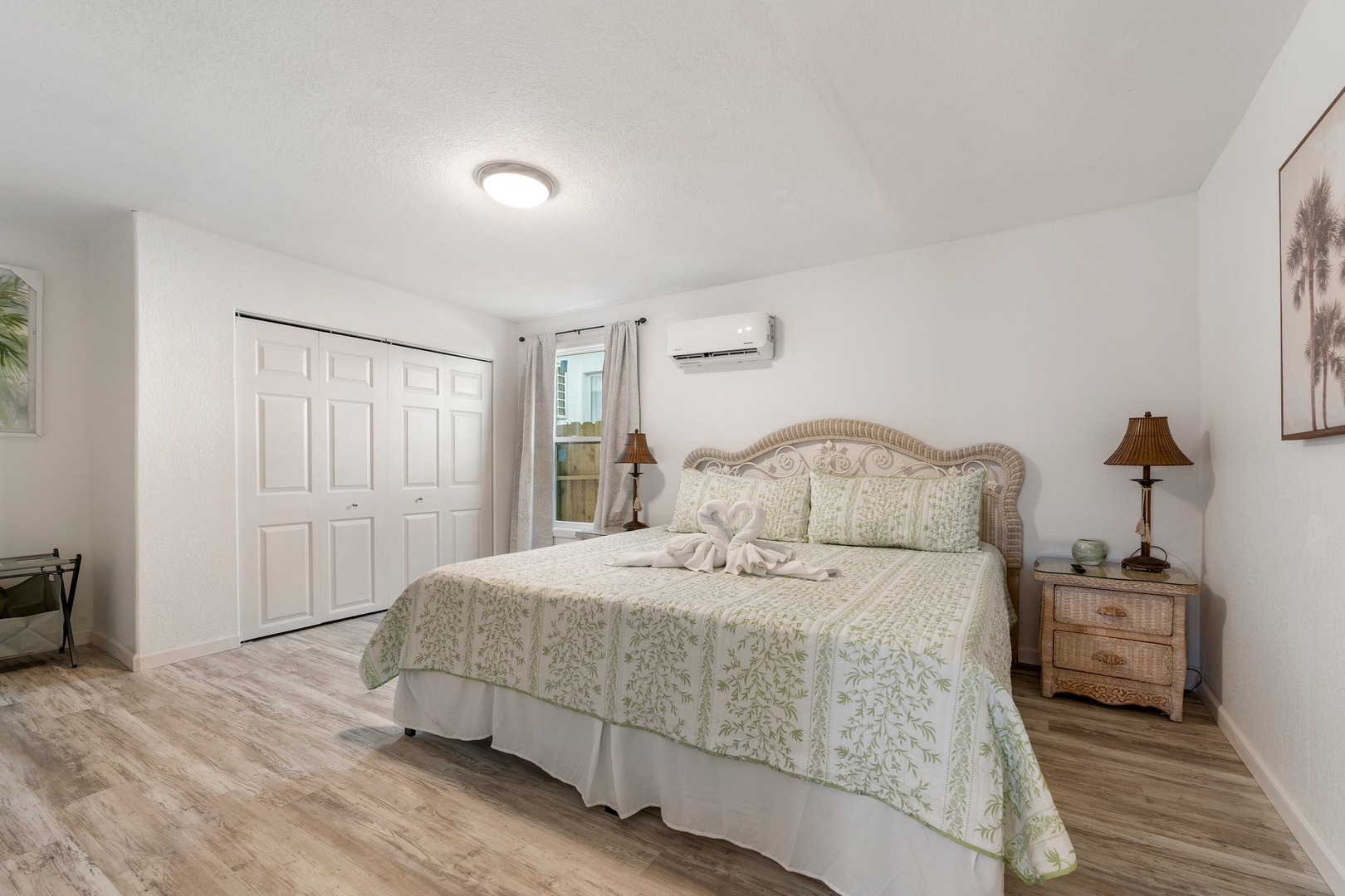 3rd bedroom with queen sized bed