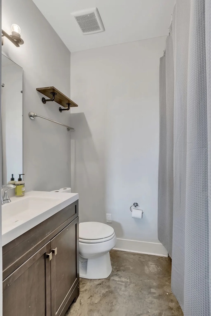 Guest bathroom with shower and tub combo