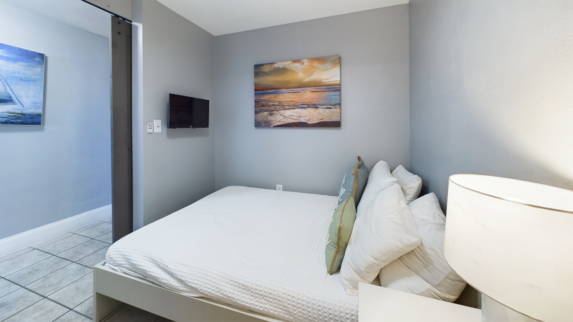Sleeping Nook with door for privacy-Full bed