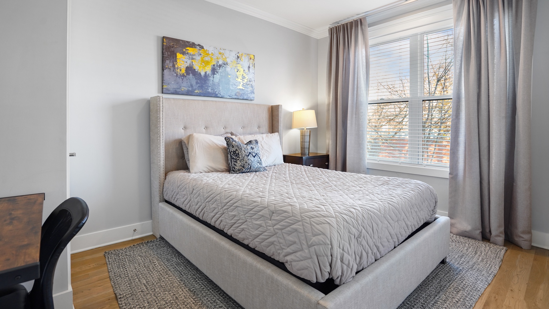(2nd level) Queen guest bedroom