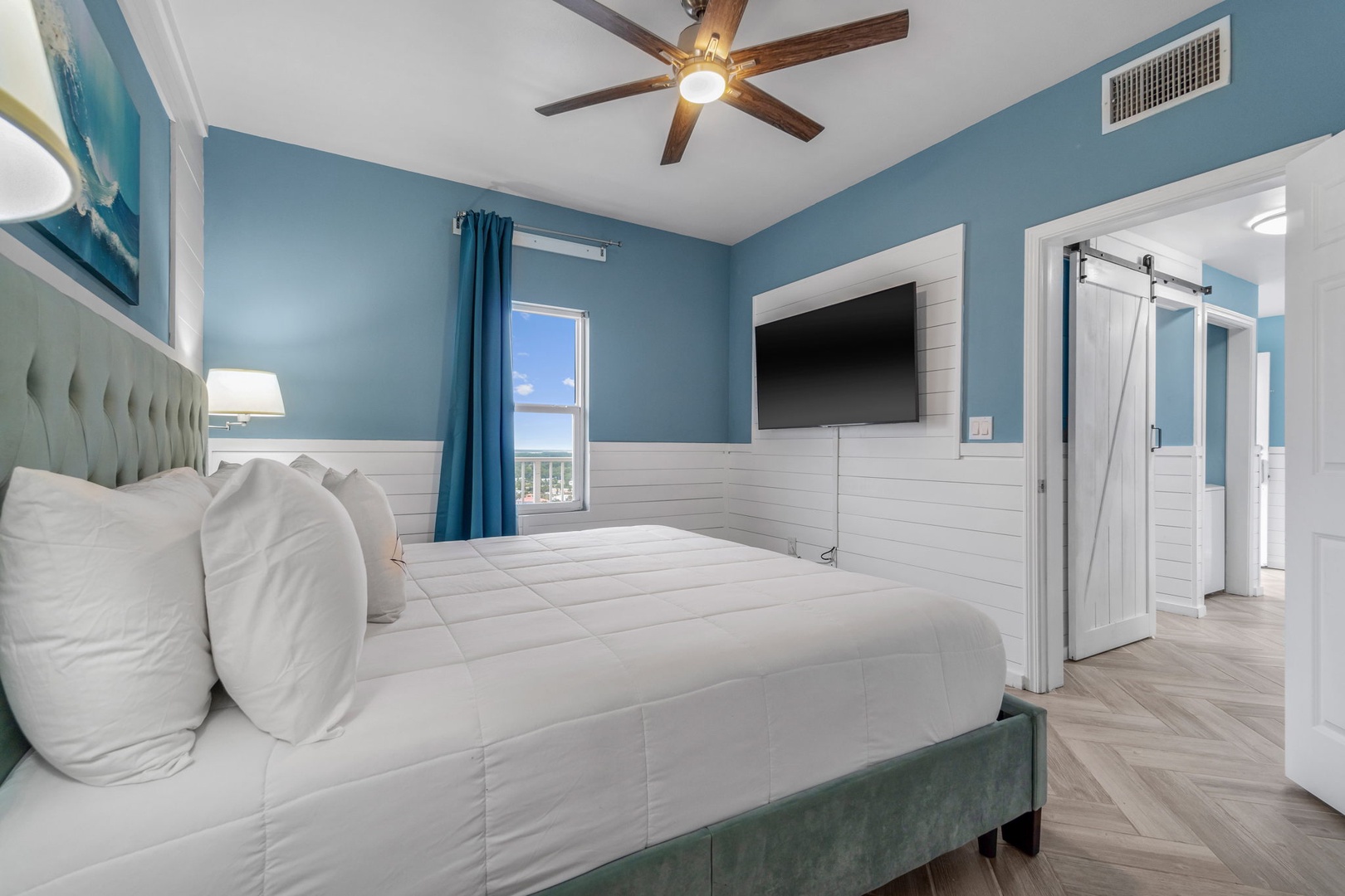 Ensuite Queen bedroom