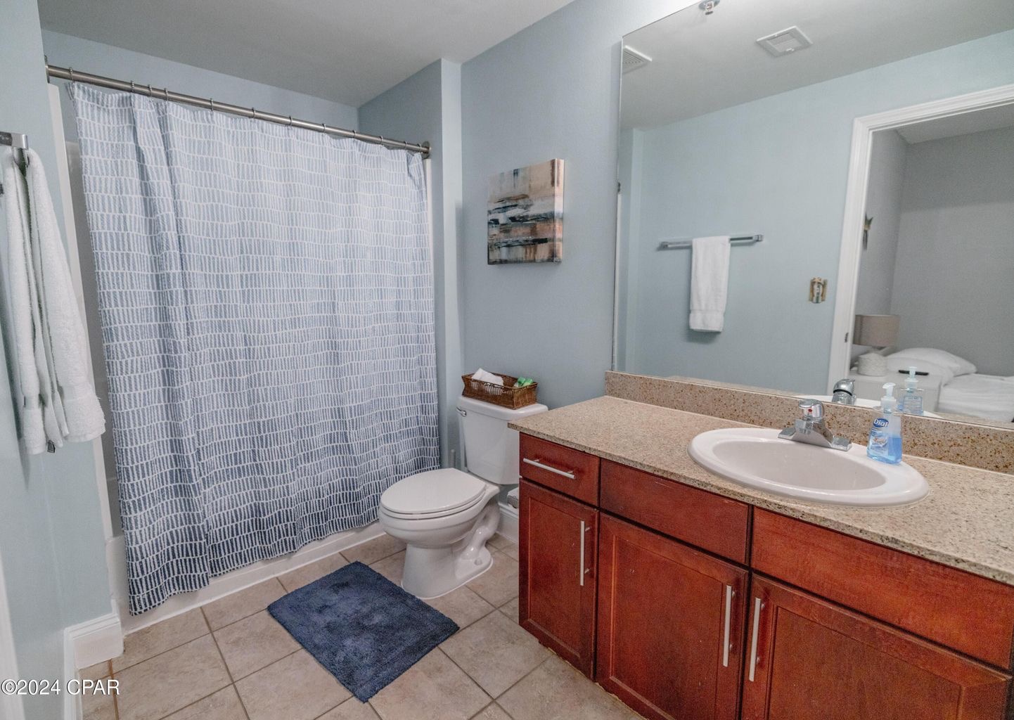 Guest bathroom with shower and tub combo