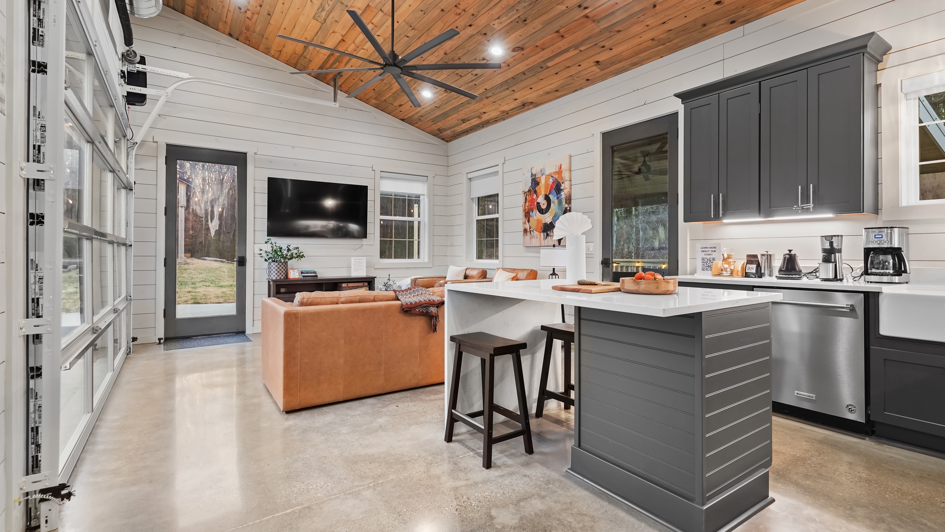 Full kitchen