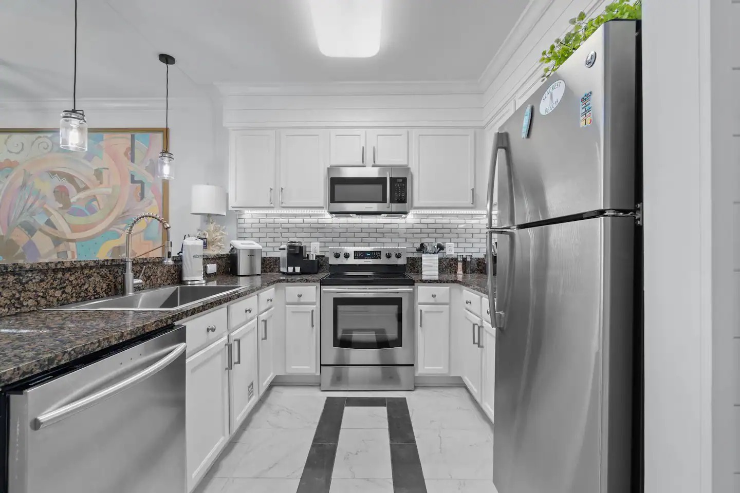 Full kitchen with modern appliances and all the cooking essentials