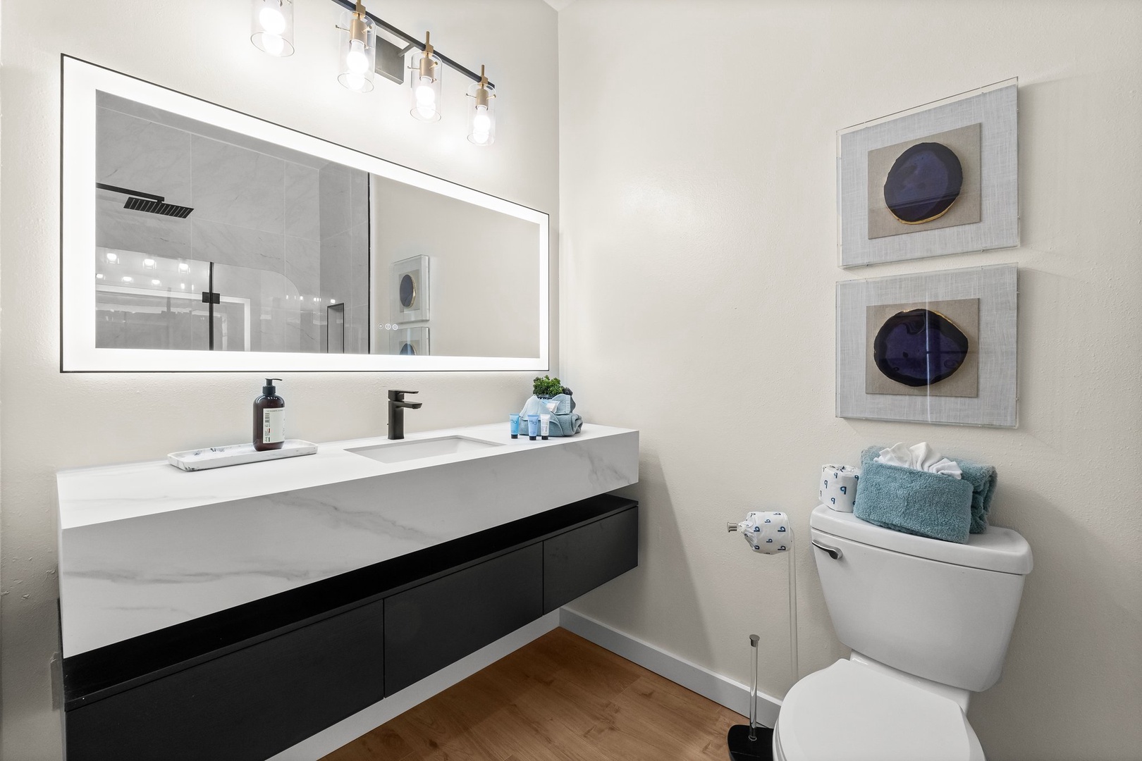Full bathroom 1