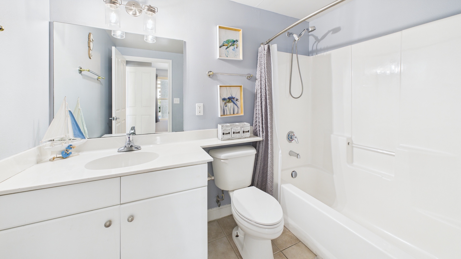 Guest bathroom with shower and tub combo