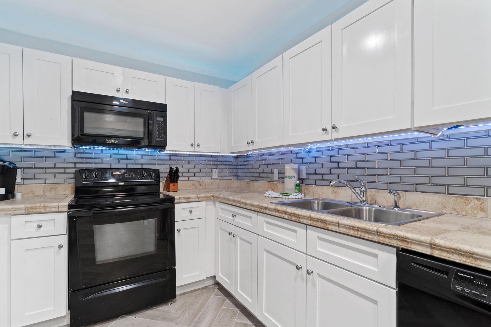 Full kitchen