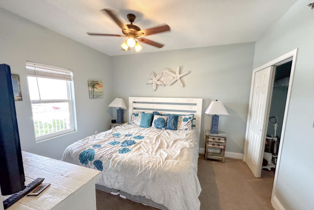 2nd queen-sized bedroom