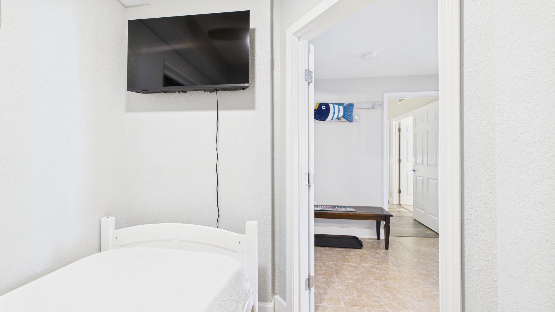 Guest "kid's" room with twin bed
