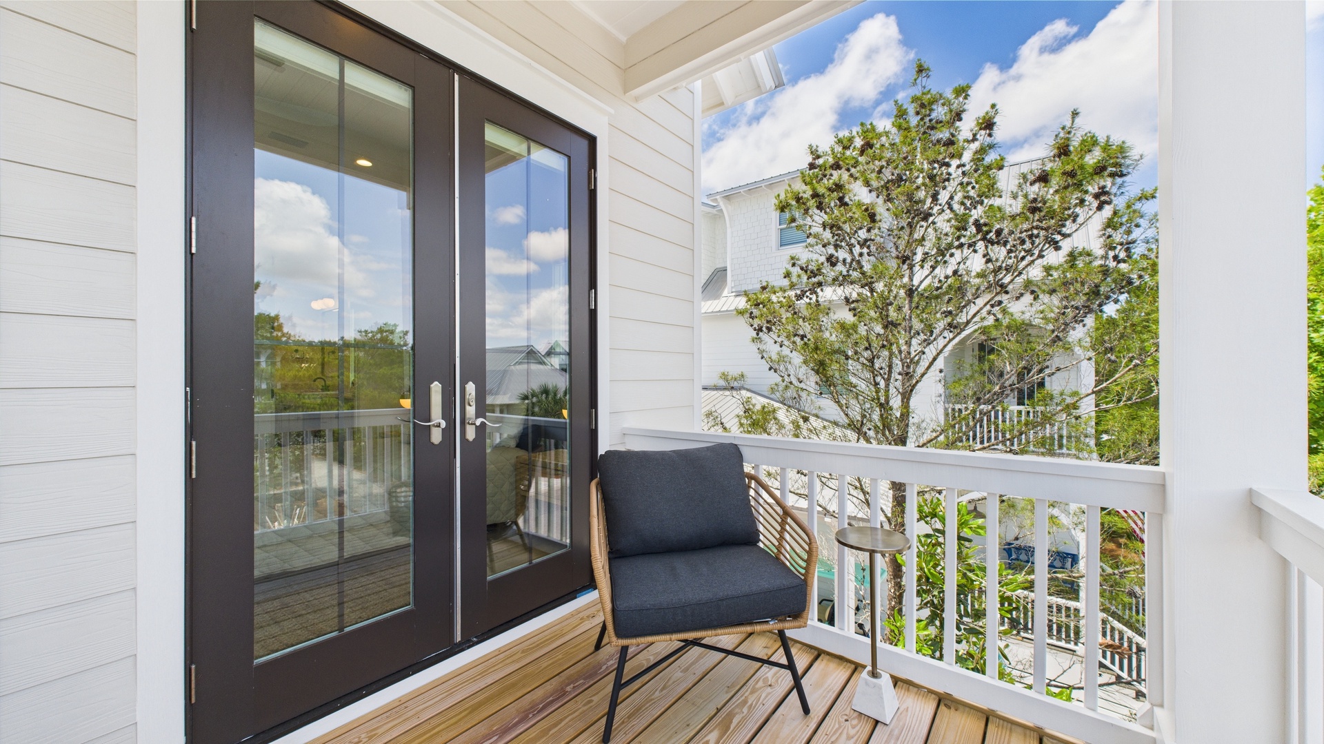 Second floor front facing balcony