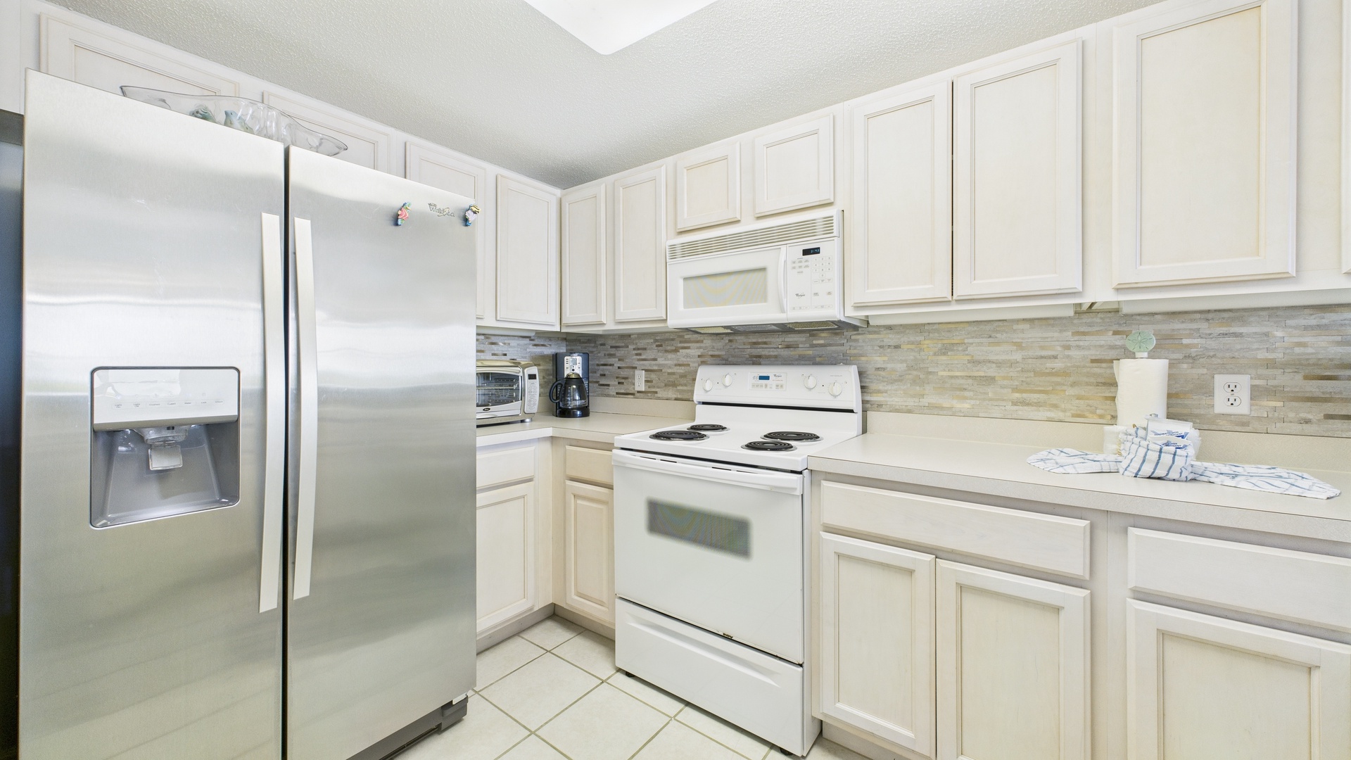Fully applianced kitchen with all the cooking essentials