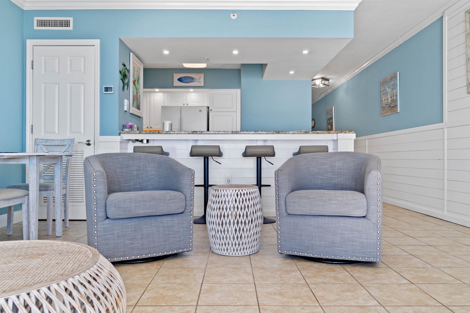 Kitchen and living room area