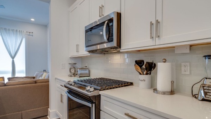 Full kitchen