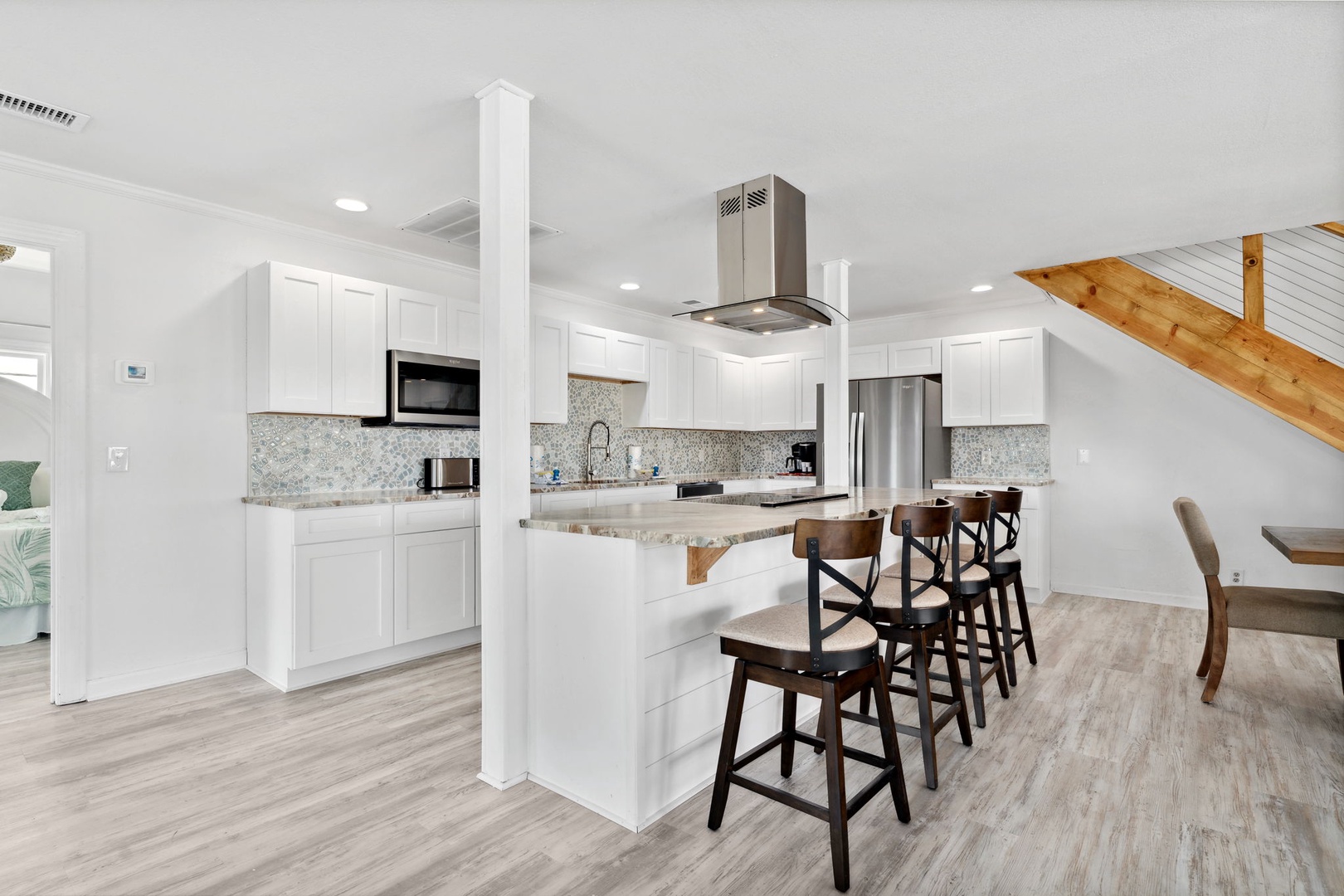 Kitchen breakfast bar