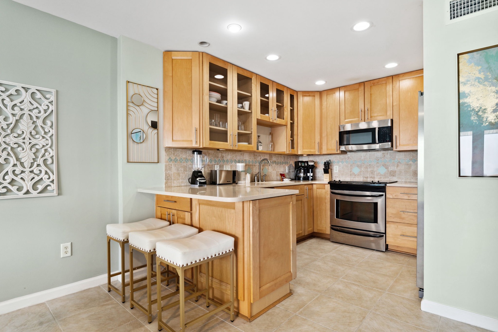 Full kitchen