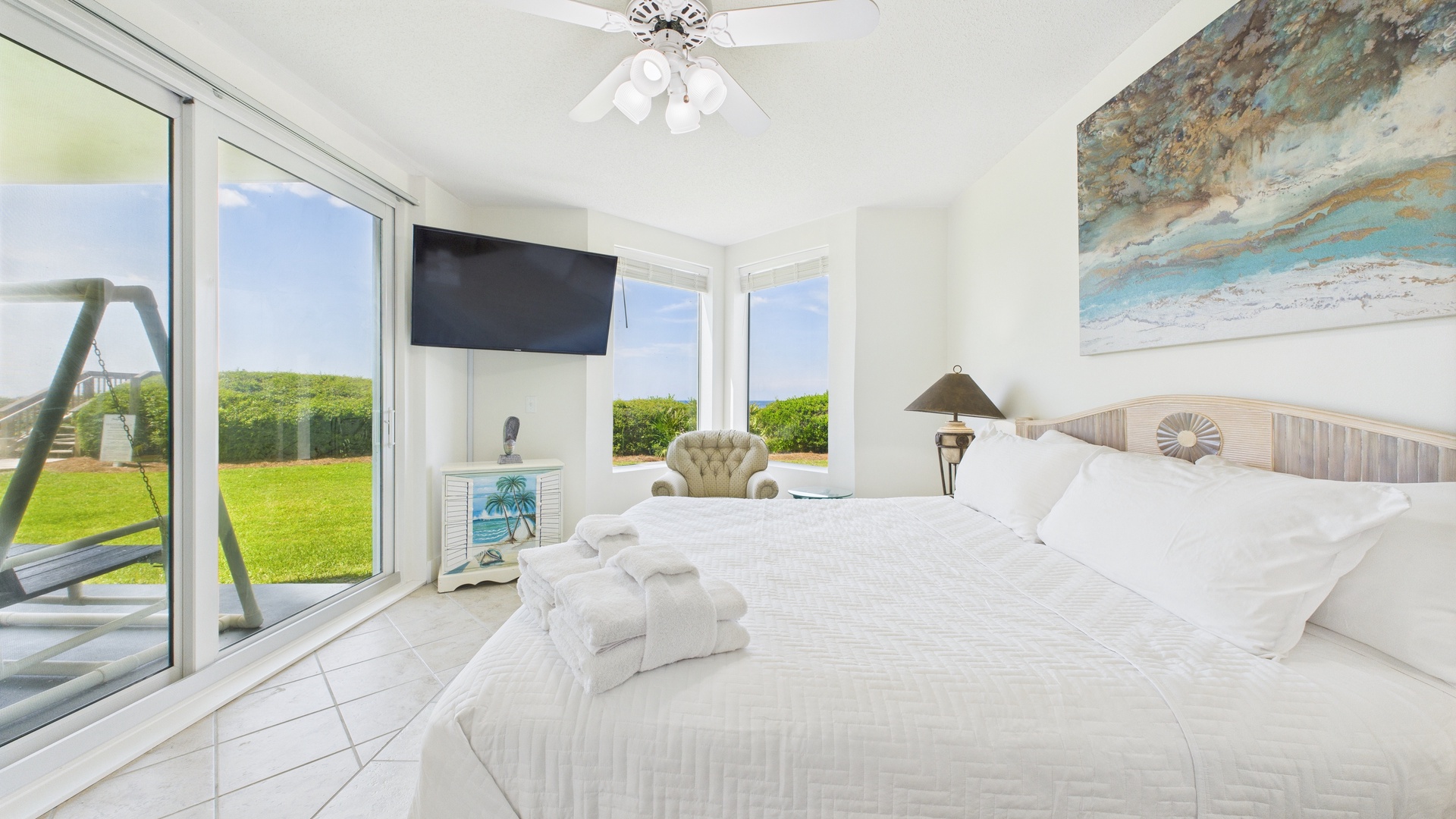 Master bedroom with king bed and ensuite bathroom (sleeps 2)