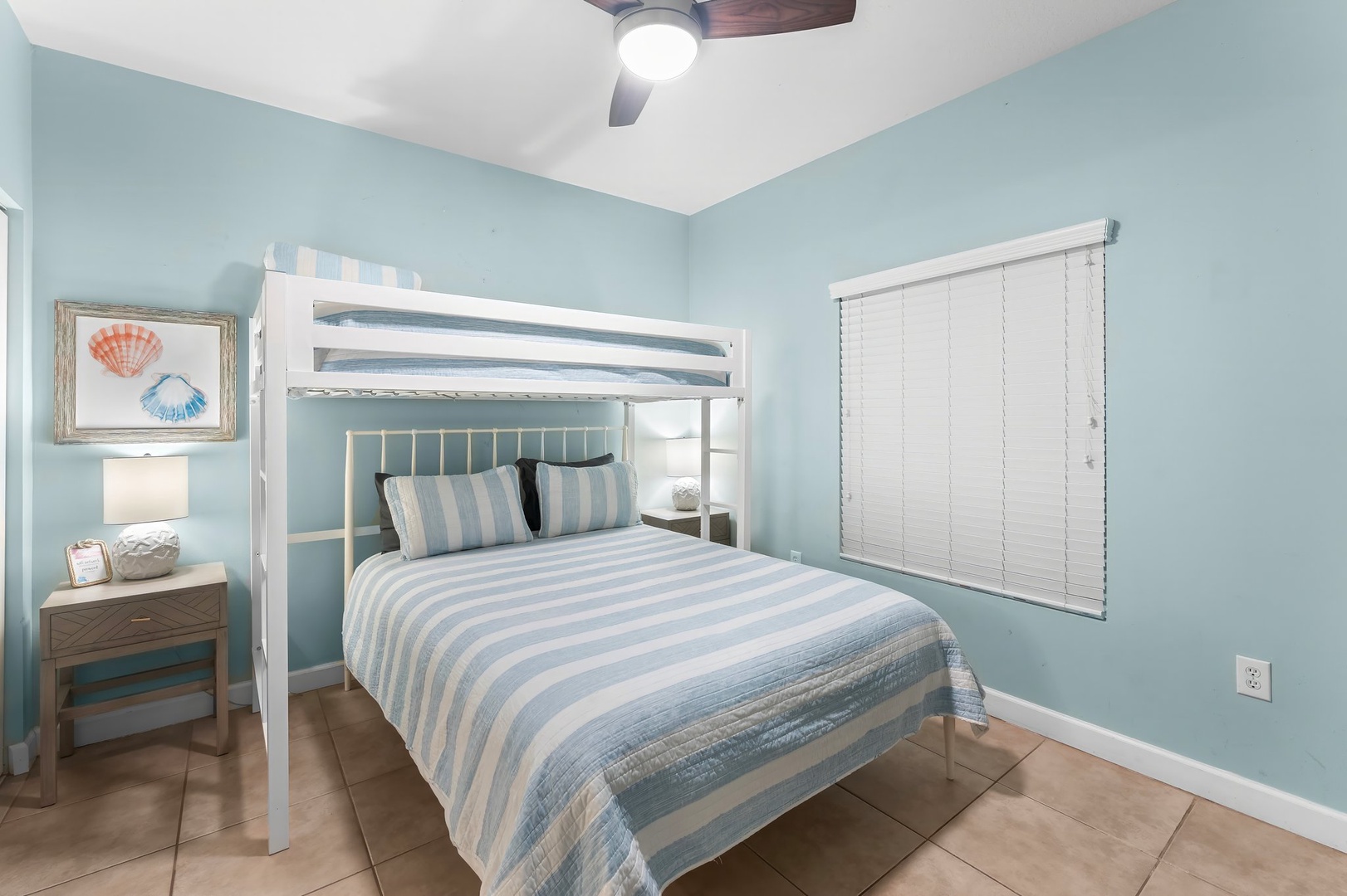Guest bedroom with queen and twin bunk