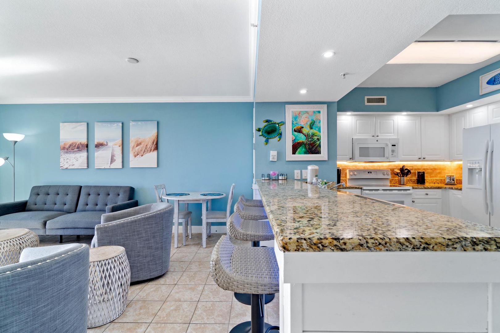 Kitchen island/breakfast bar