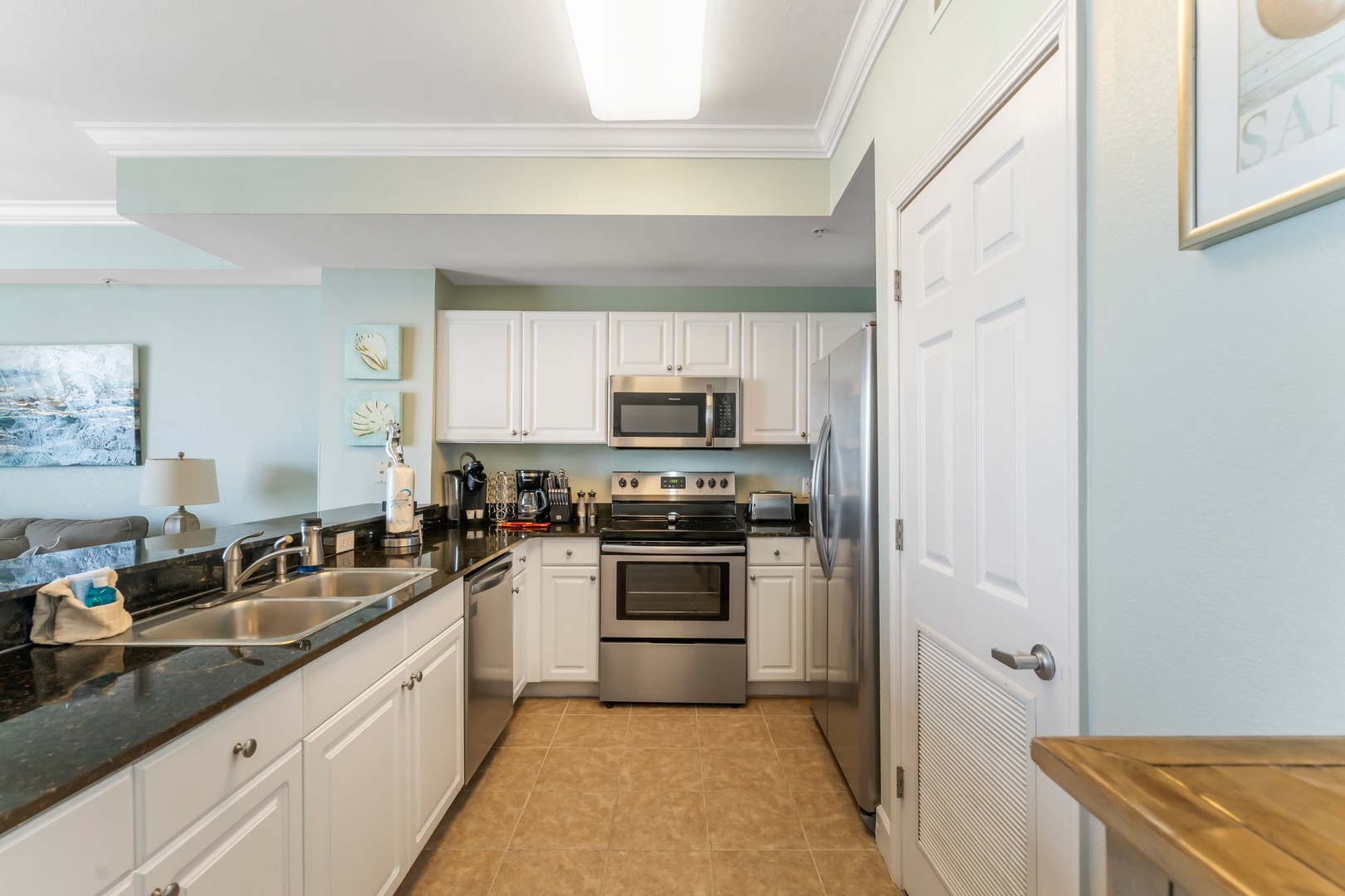 Fully applianced kitchen