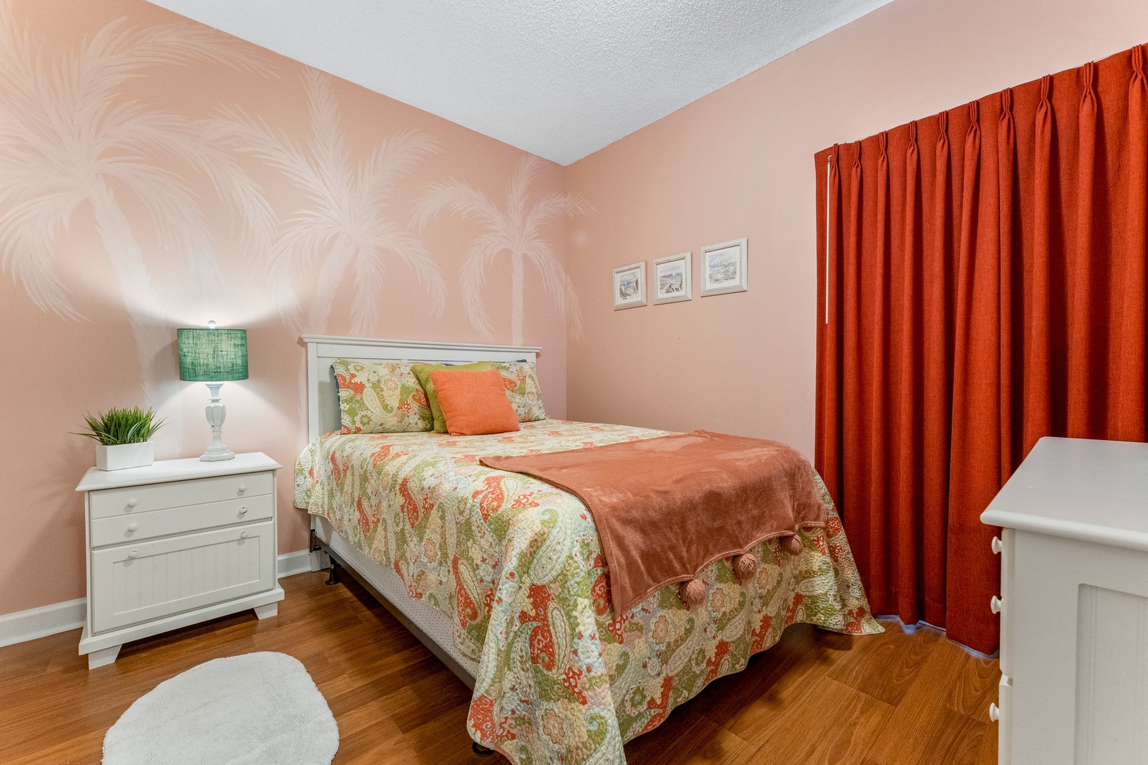 Guest bathroom with gueen-sized bed