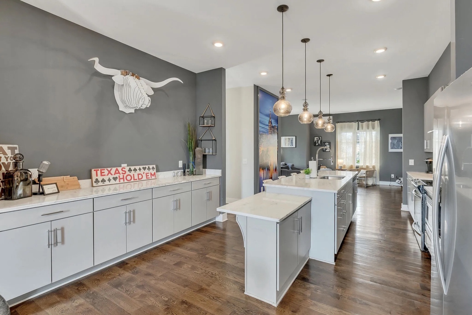 Full kitchen with breakfast bar and all the necessary cooking essentials