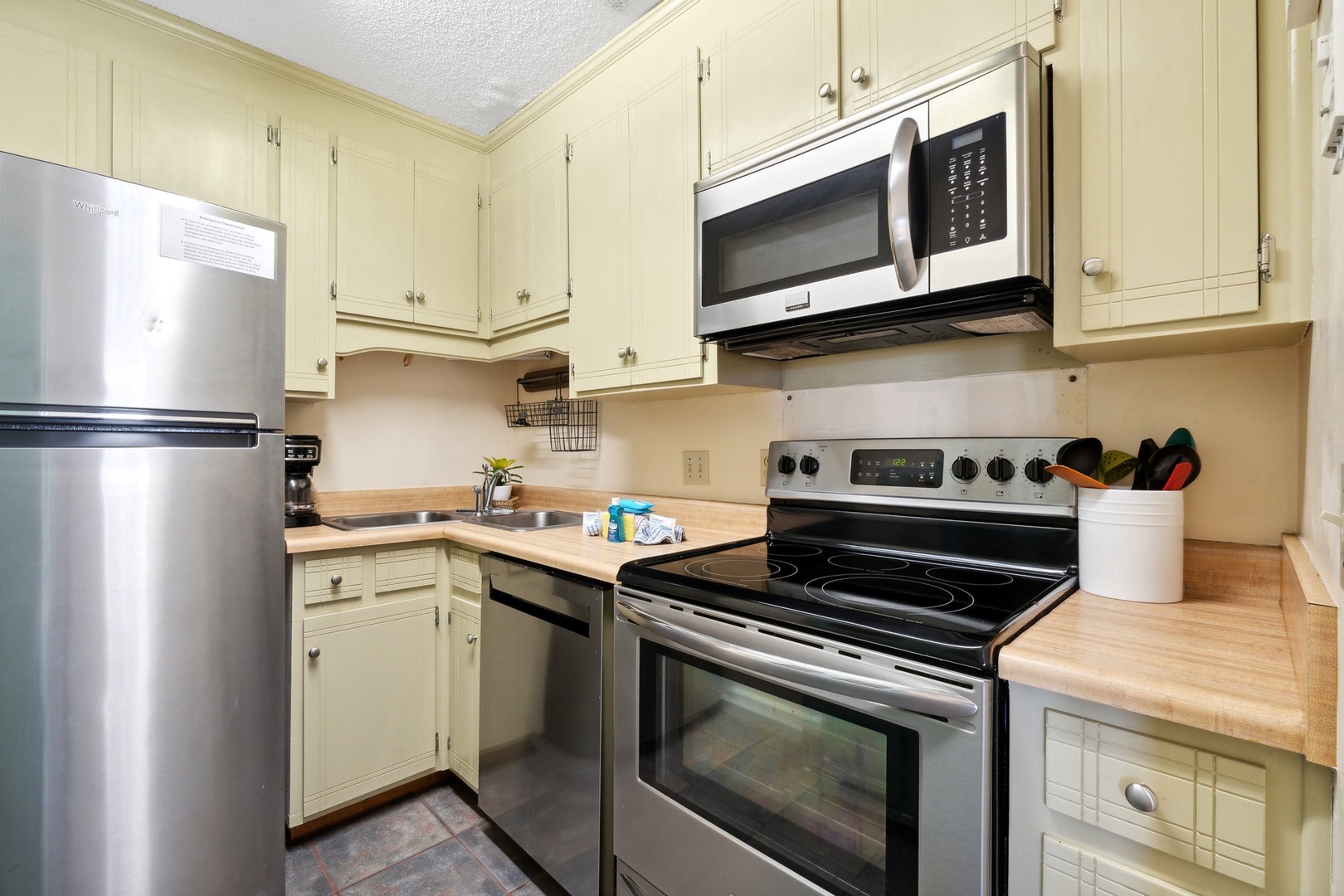 Fully applianced kitchen