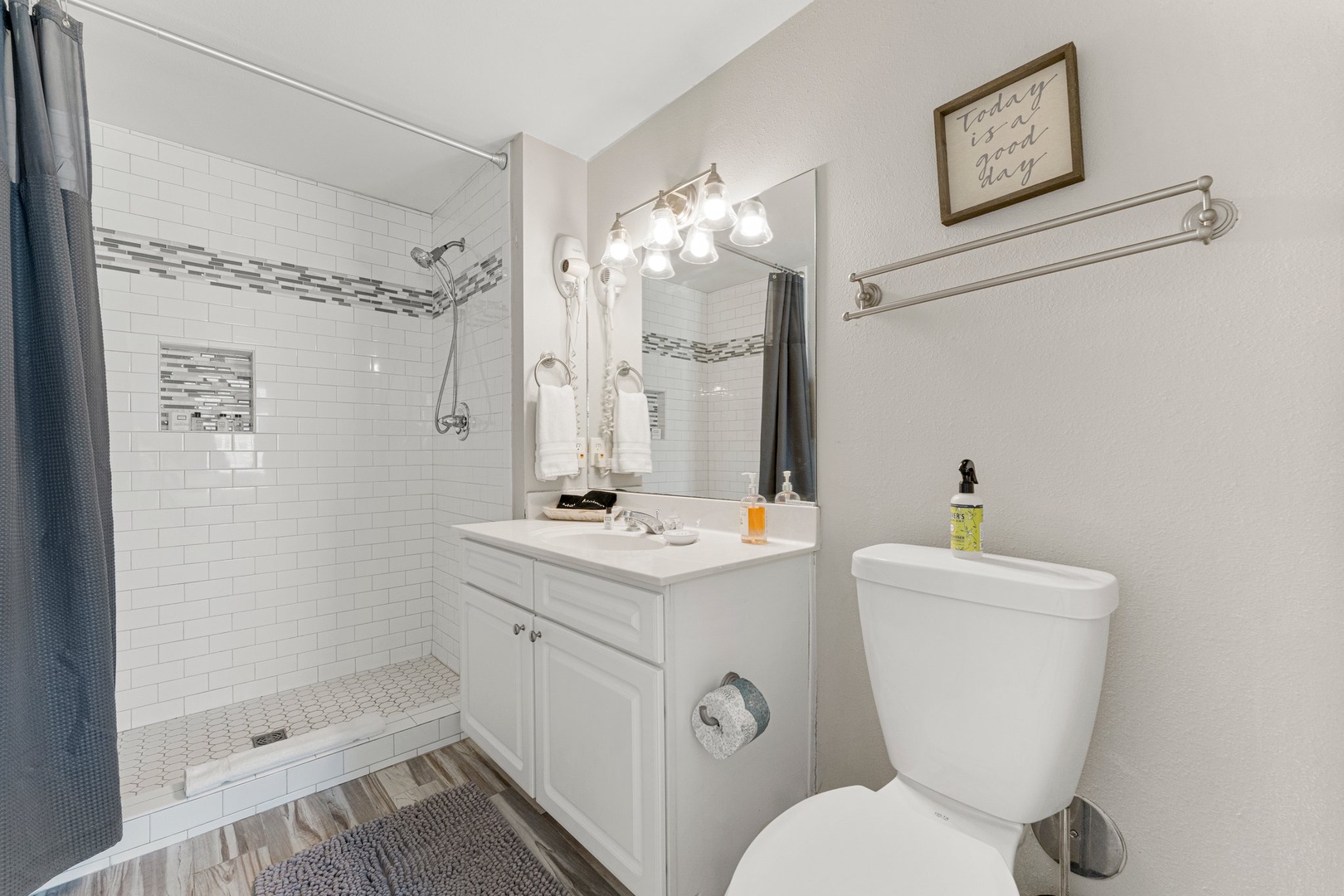 Full guest bathroom #2