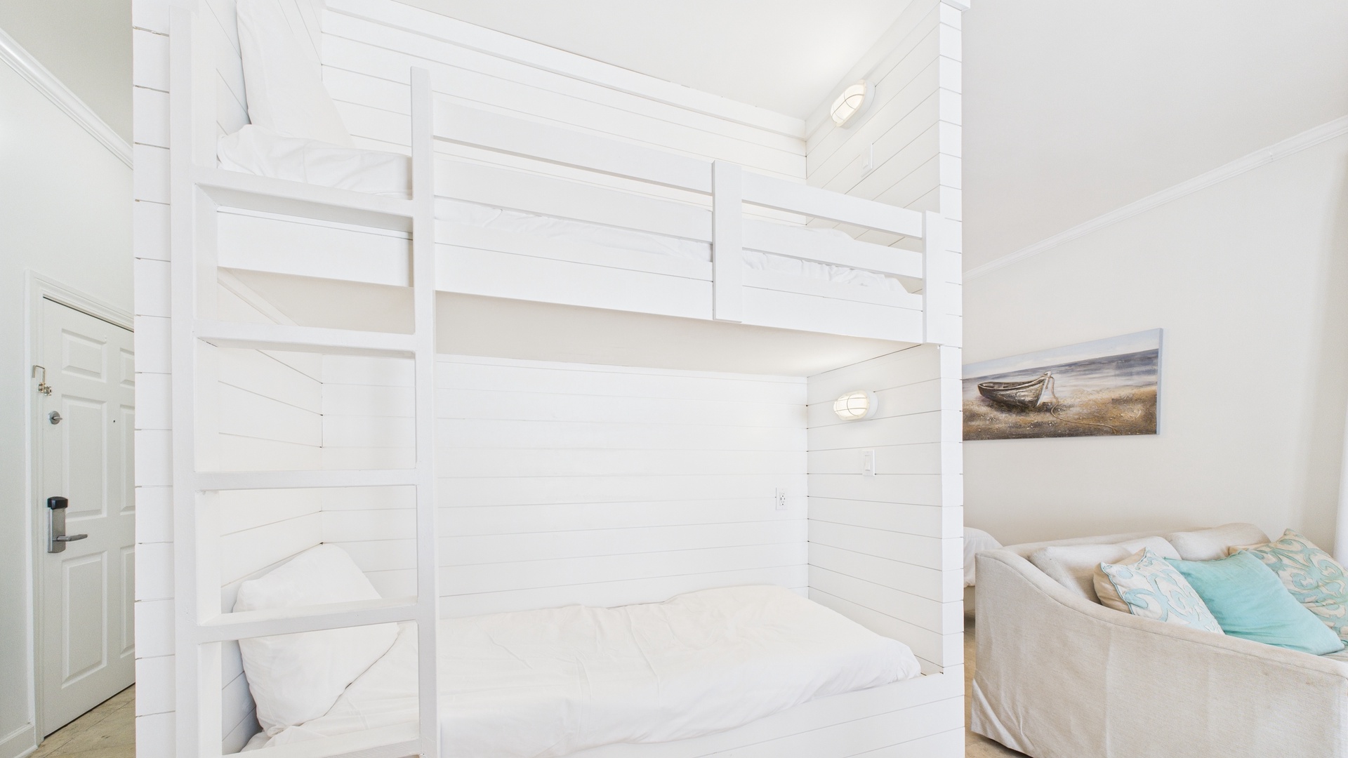 Twin-over-twin built-in bunk bed (sleeps 2)