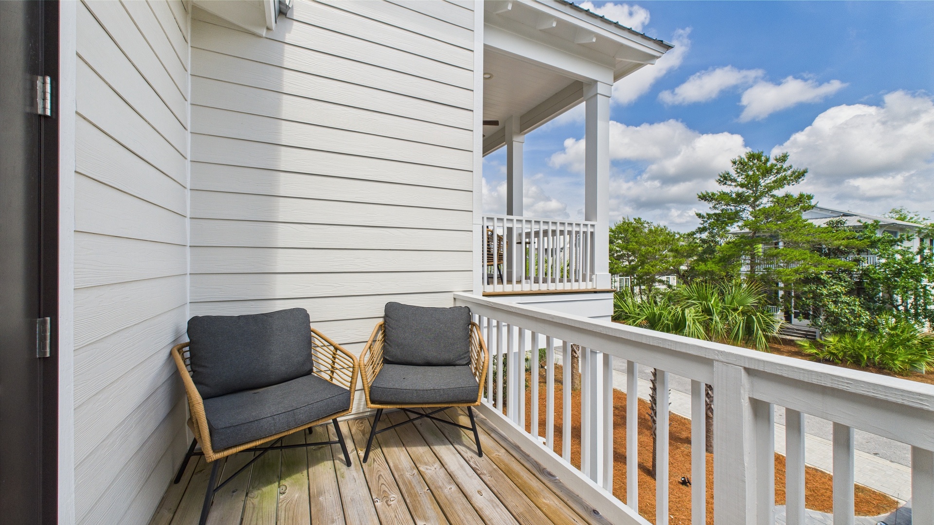 In Law suite above the garage-Balcony