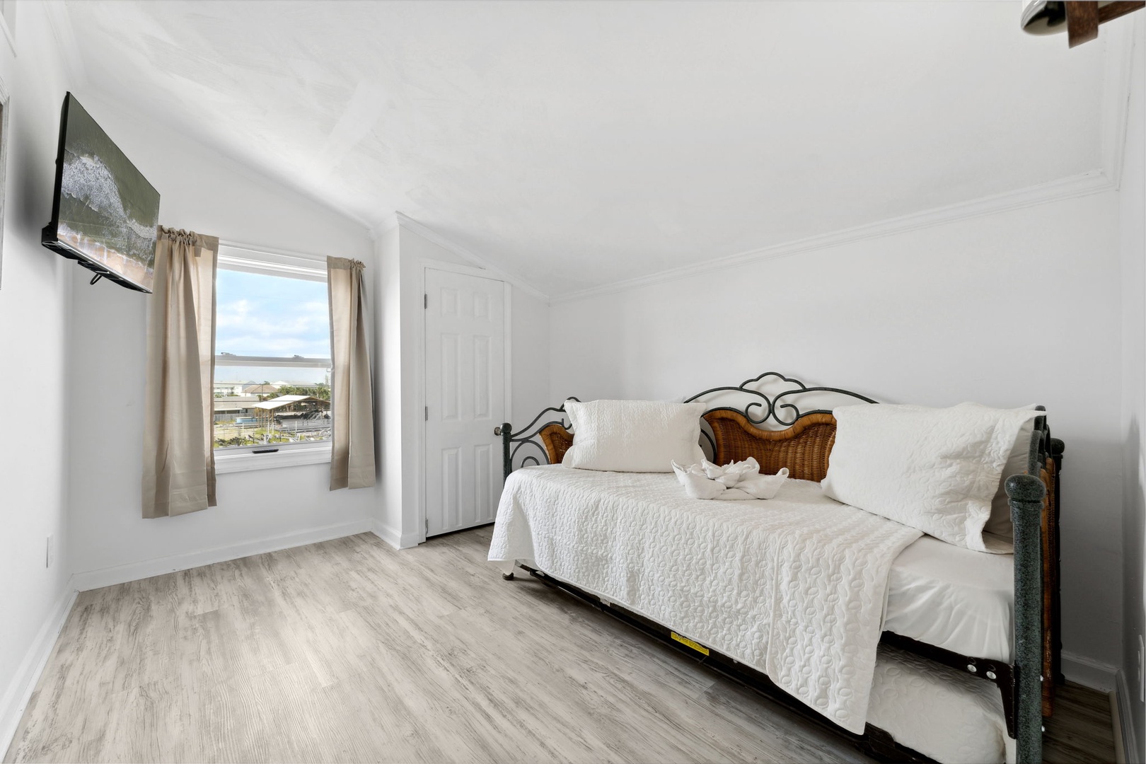 1 bedroom upstairs-twin with a twin trundle