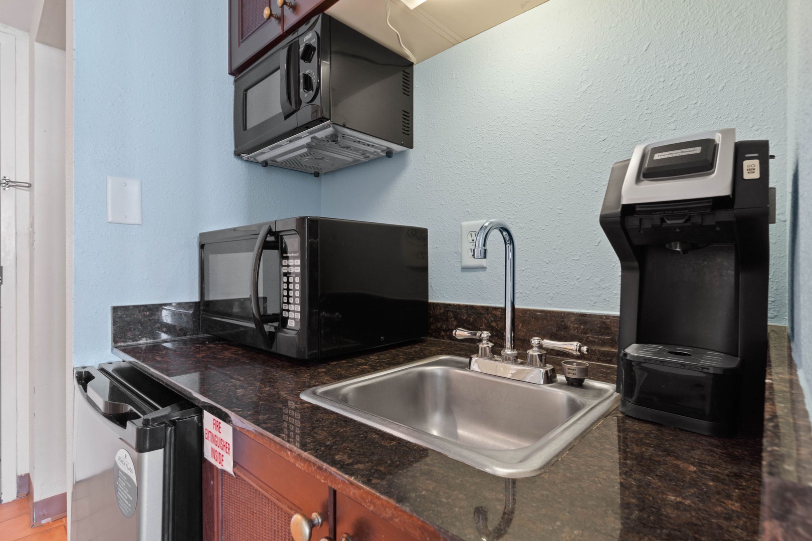 Kitchenette with microwave and refrigerator