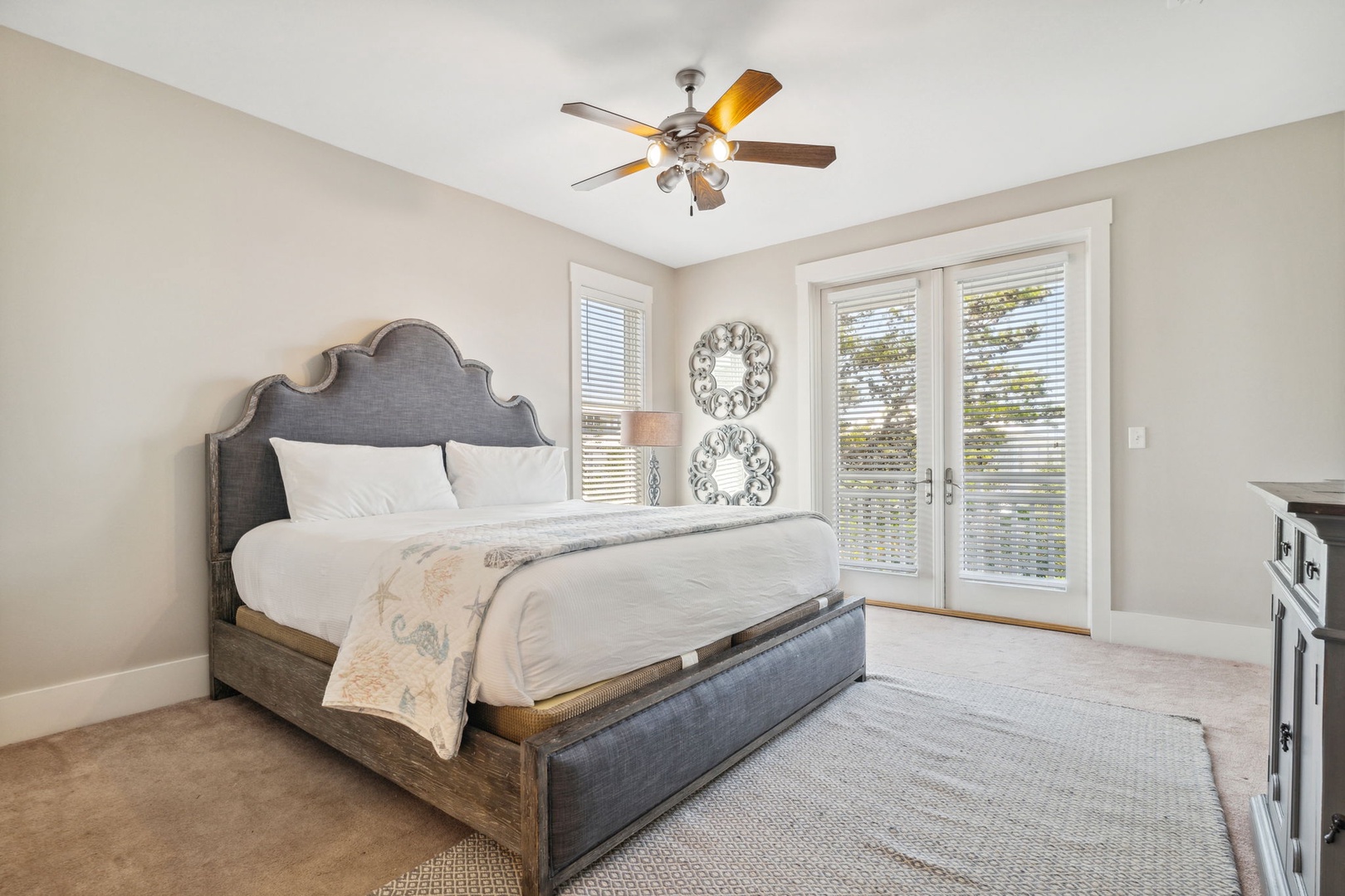 Guest bedroom 2 with King Bed