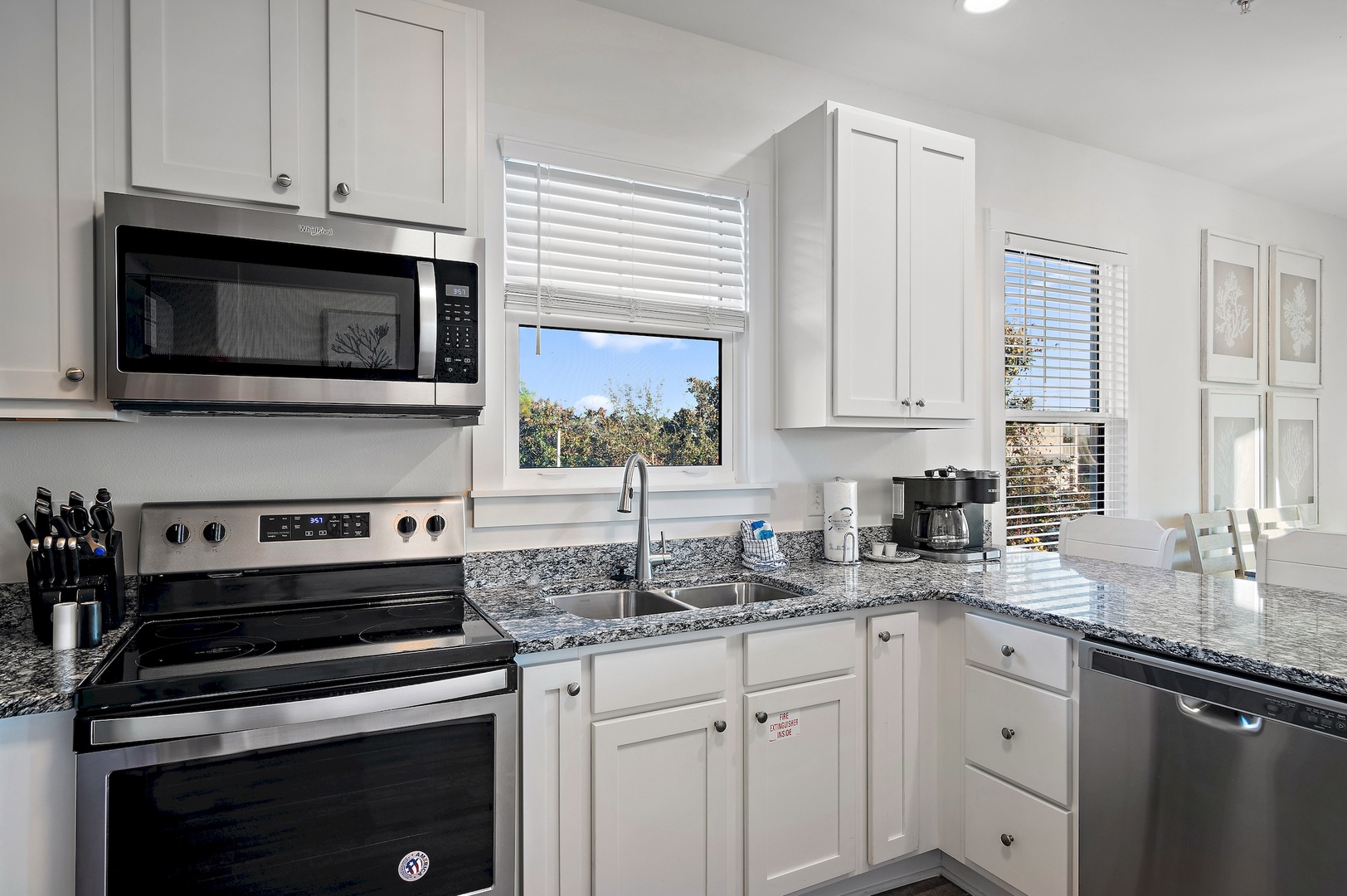 Fully applianced kitchen