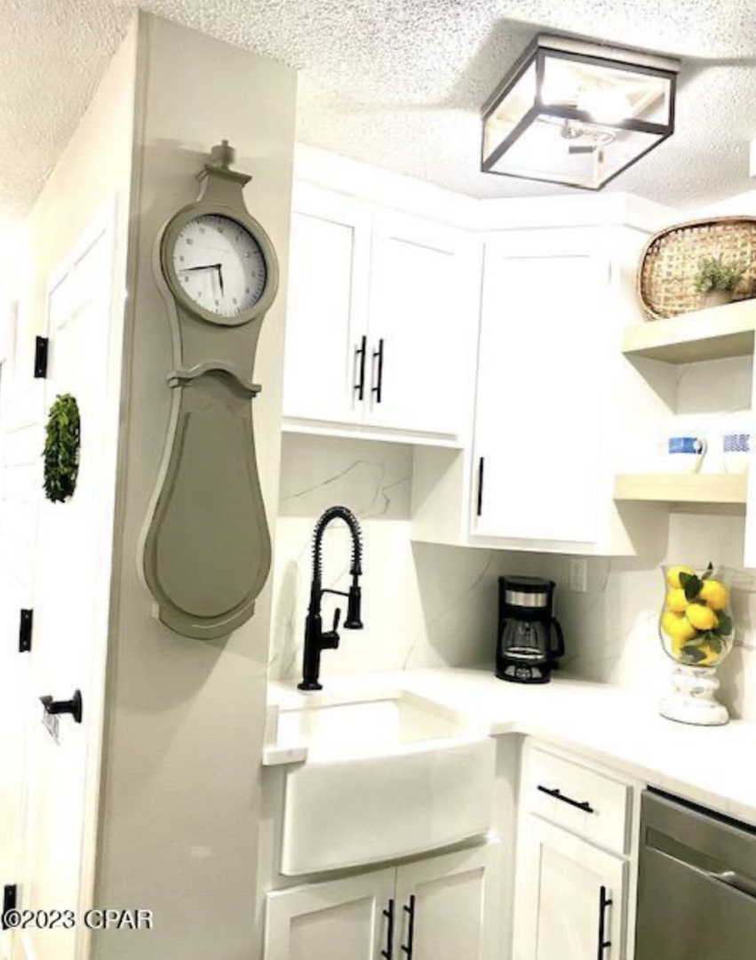 Full kitchen