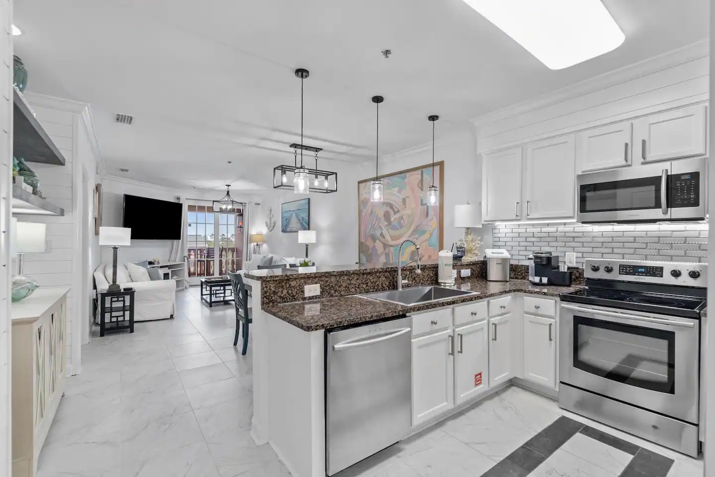 Full kitchen with modern appliances and all the cooking essentials