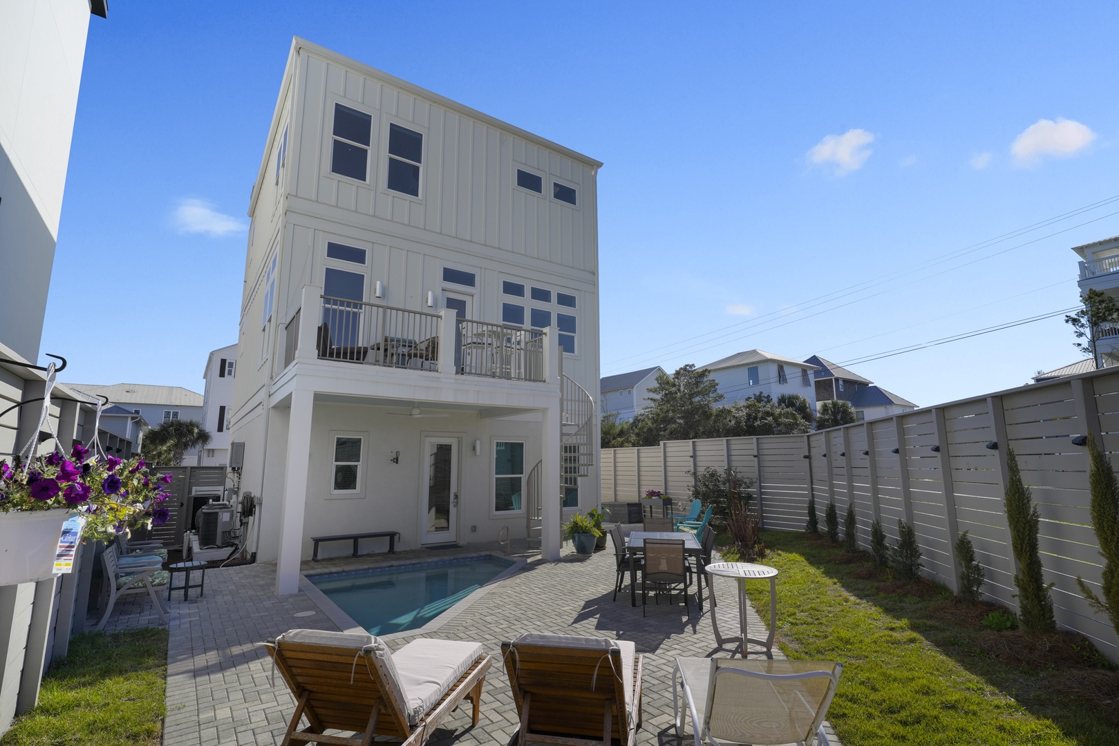 Backyard/rear view of home