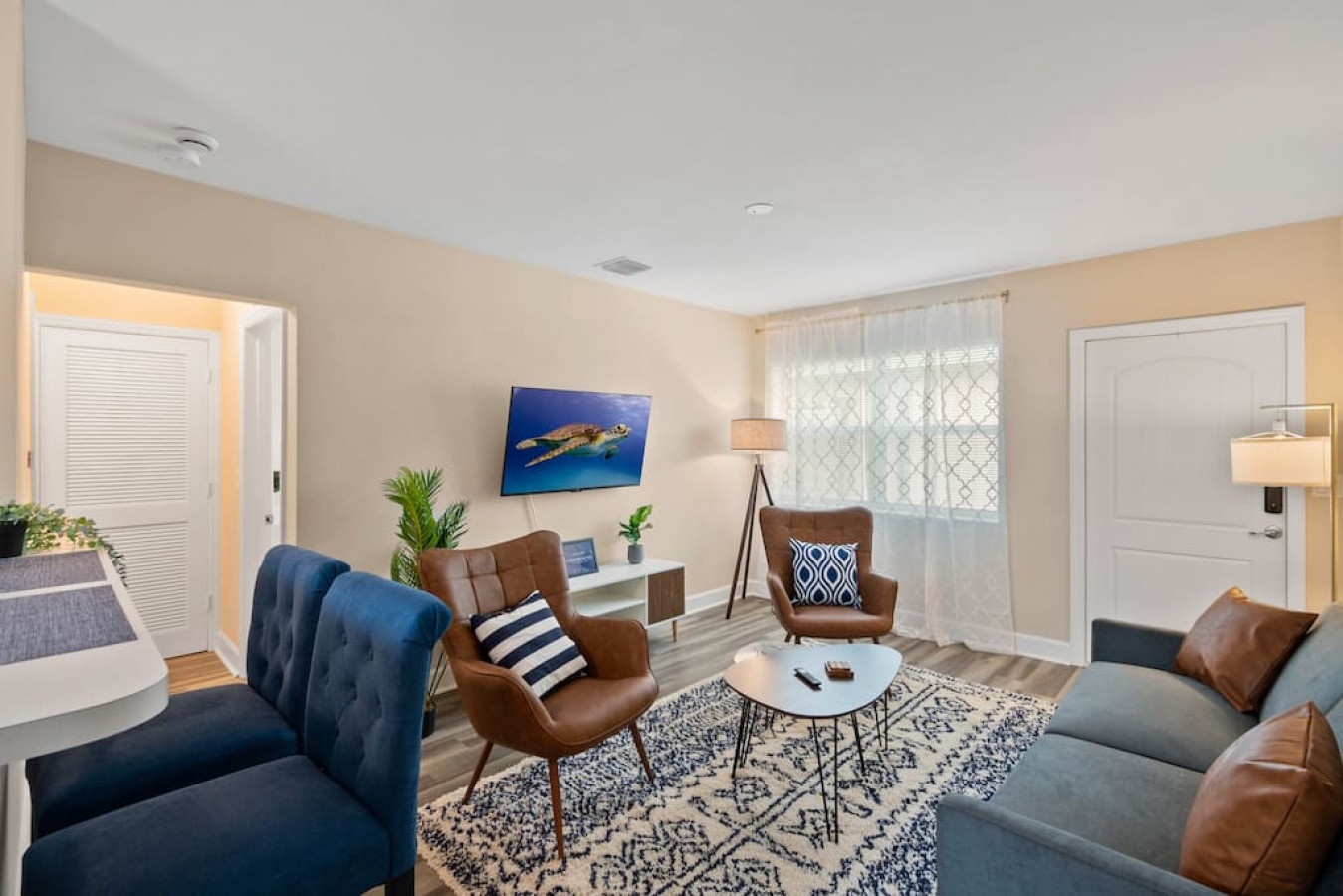 Bright and Cheerful One Bedroom Condo - Unit 411