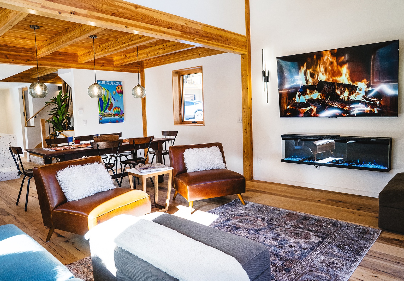 Relax! Every morning the living room is sun kissed