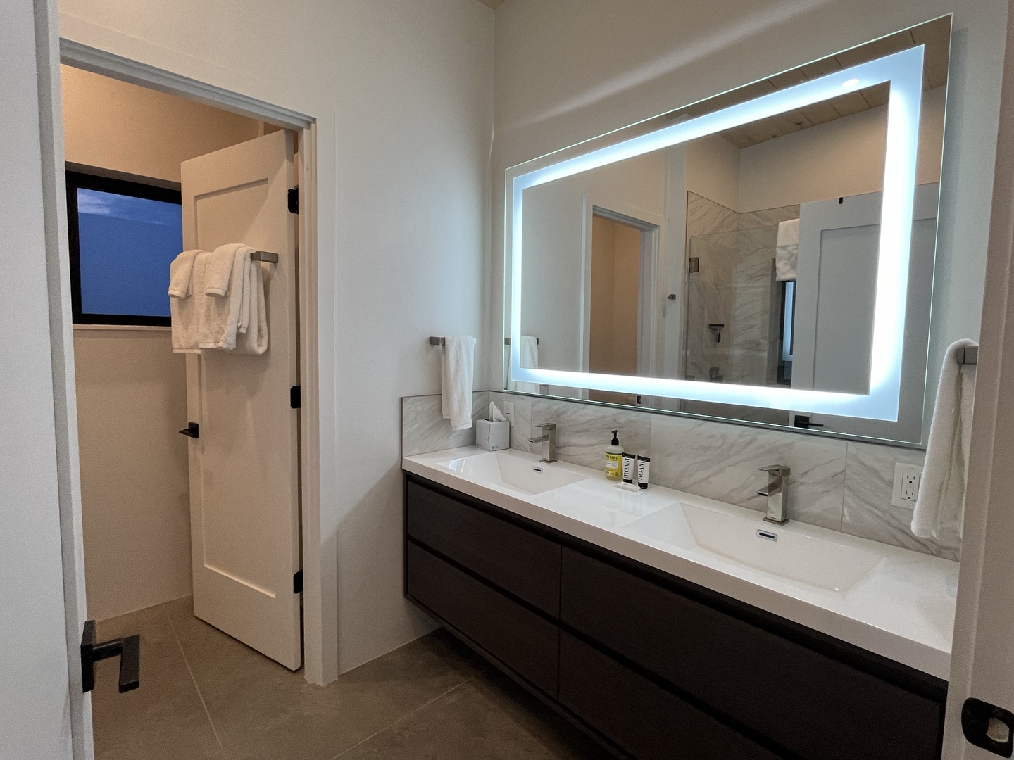 King bedroom bathroom