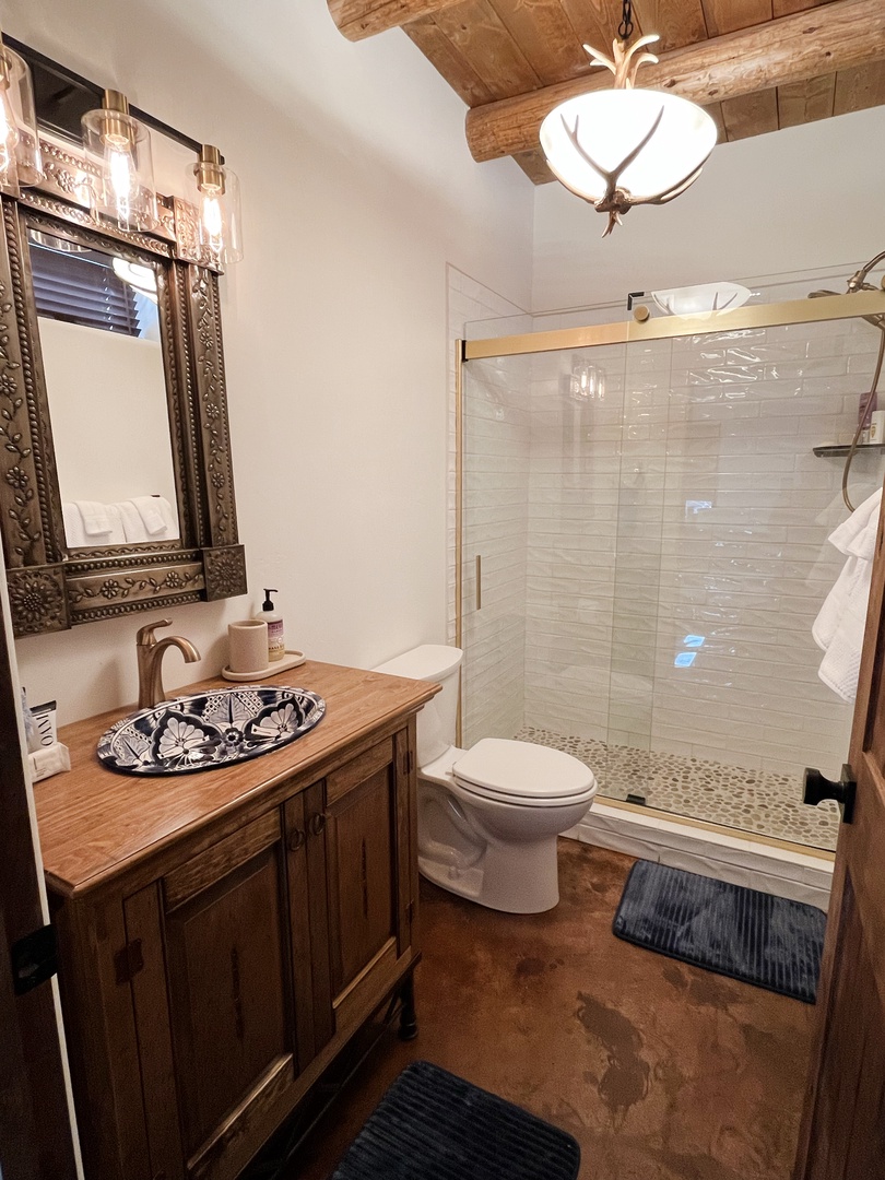 downstairs-bedroom-bath2