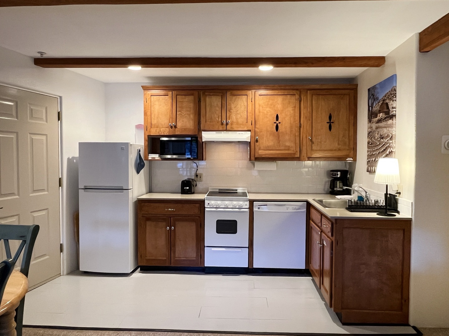 Apartment style, well stocked kitchen