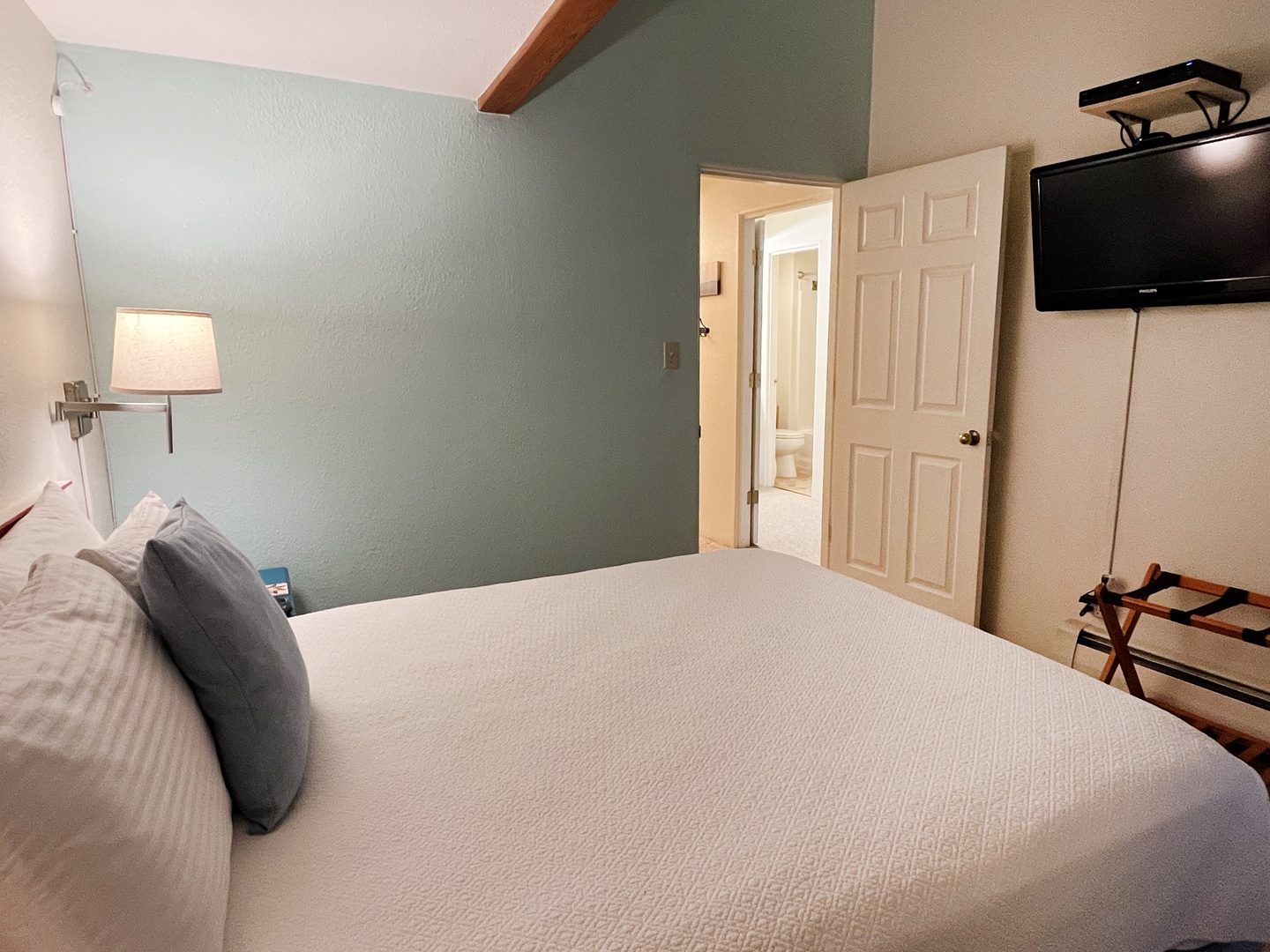 Queen bedroom exit to hall