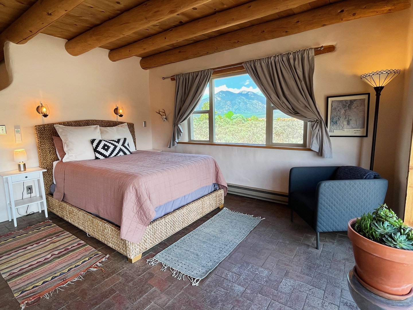 Comfortable rustic space