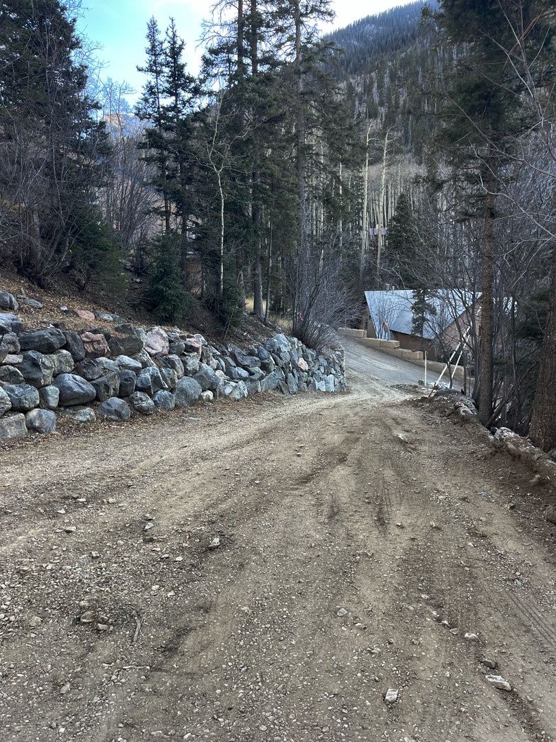 Driveway is steep, must have 4wd in winter