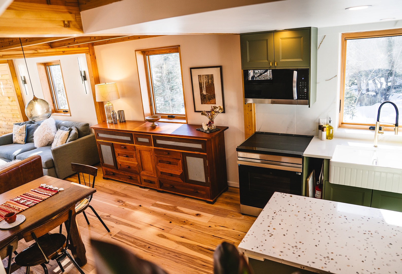 Amazing entertaining space and everything you need to have a beautiful time