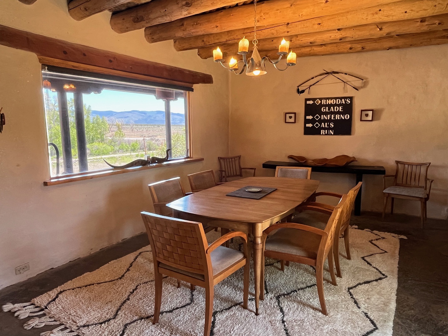Dining area with seating for 6
